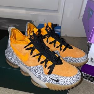 Safari LeBron James size 10